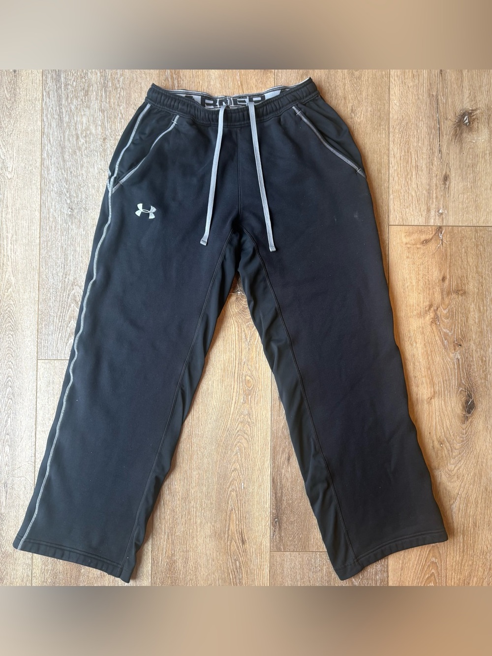 Men’s Small Fleece Lined Under Armour Black Jogger Pants Gray Accents & Pockets